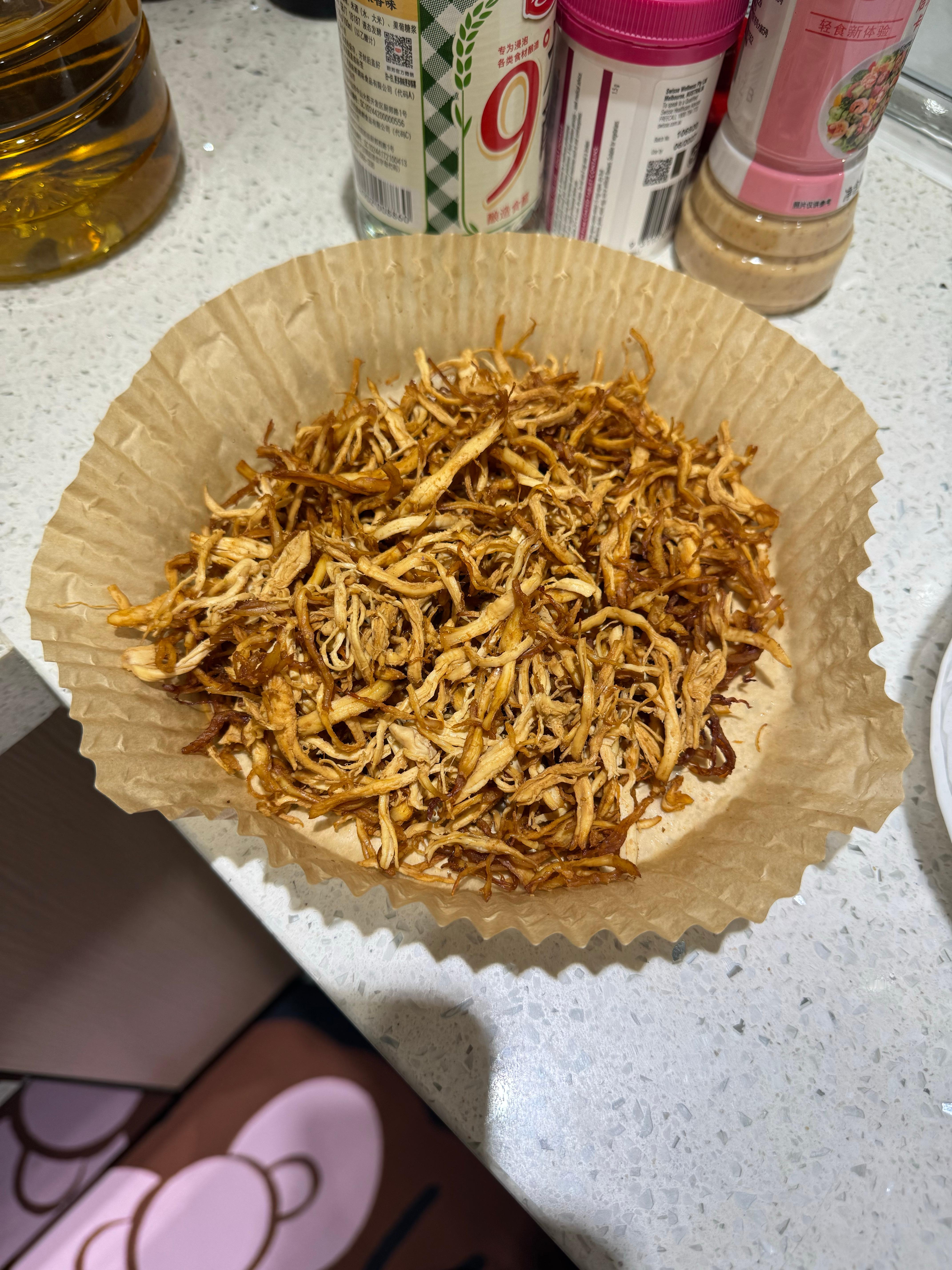 鸡丝拌沙拉里又如何呢 