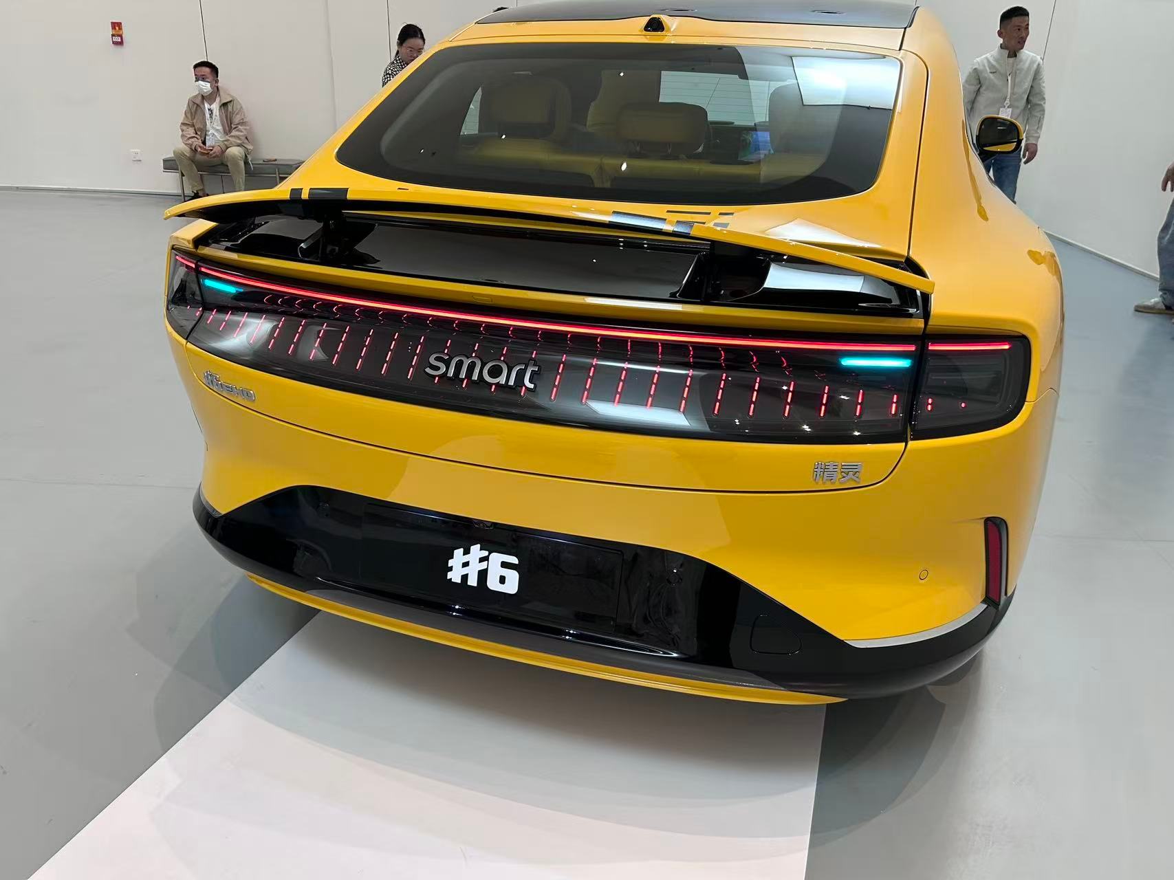 主题是⭐️天生爱不同今晚smart 之夜 家族阵容到齐精灵2号概念车和精灵6号全