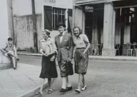 【来自投稿】50年代，巴黎街头，俄罗斯的费利克斯·费利克索维奇·尤苏波夫亲王、伊