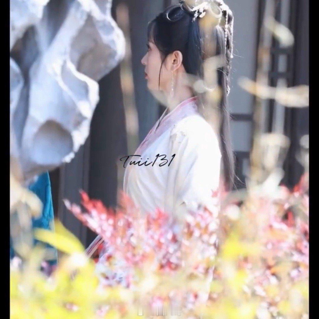 田曦薇嫁金钗贵女造型田曦薇在电视剧《嫁金钗》的新路透来了，粉衣造型的魏娆看起来端