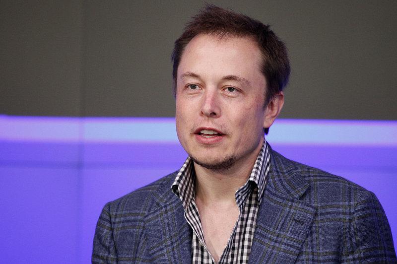 马斯克在AI领域投入巨大，那手笔简直惊掉下巴。SpaceX单季183.69亿美元