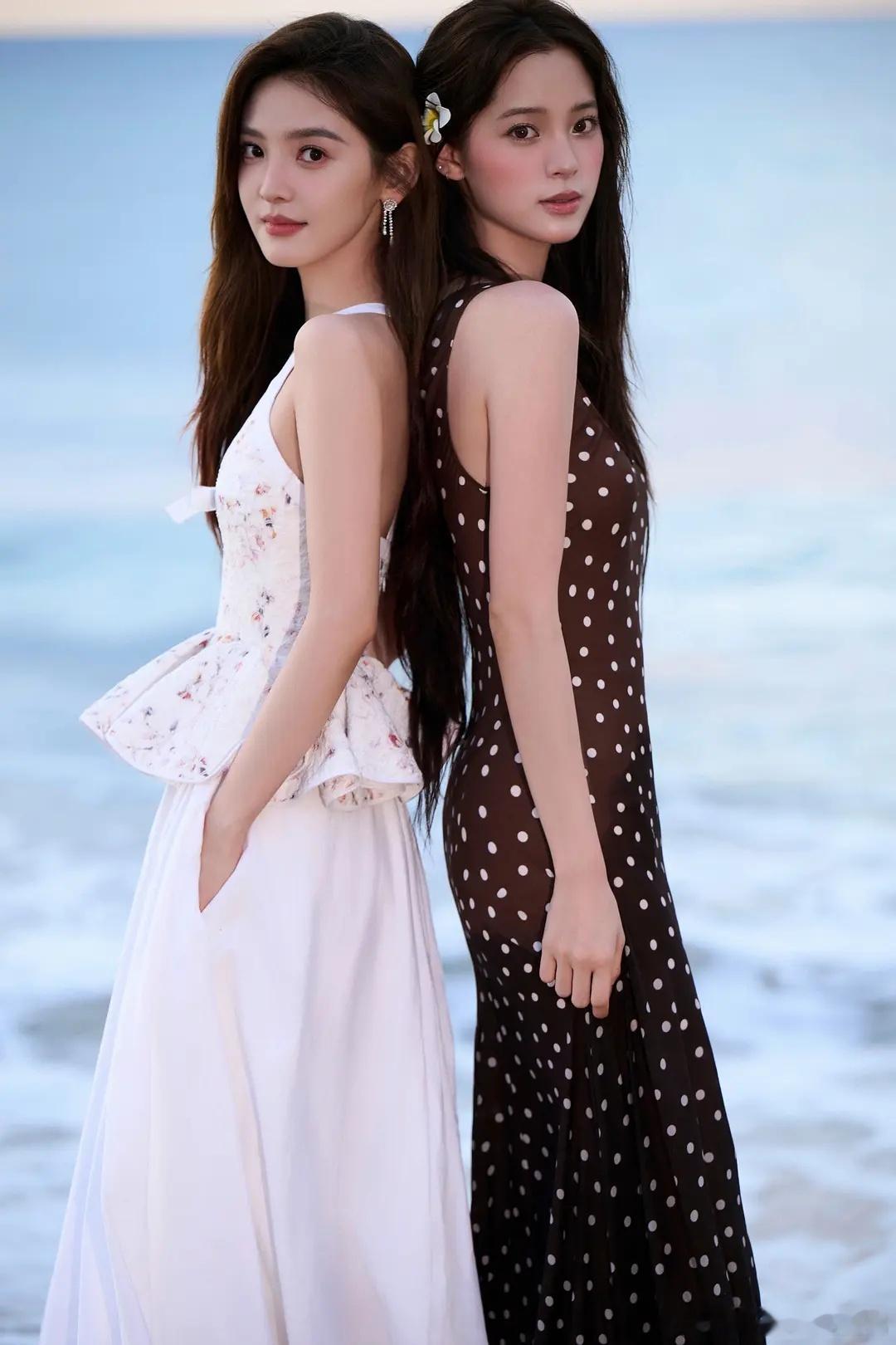 章若楠、欧阳楠楠海边合影📷 美女养眼VOGUE海边假日 ​​​