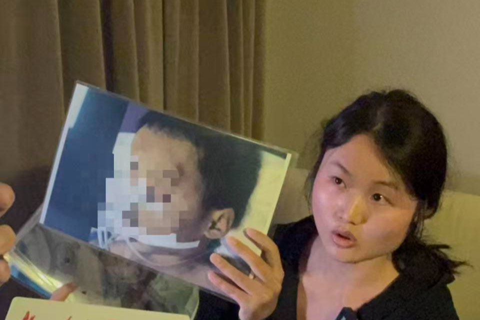 【#被生父女友虐死男童生母再发声# 】#3岁男童虐死案凶手辩称忍不住#   20