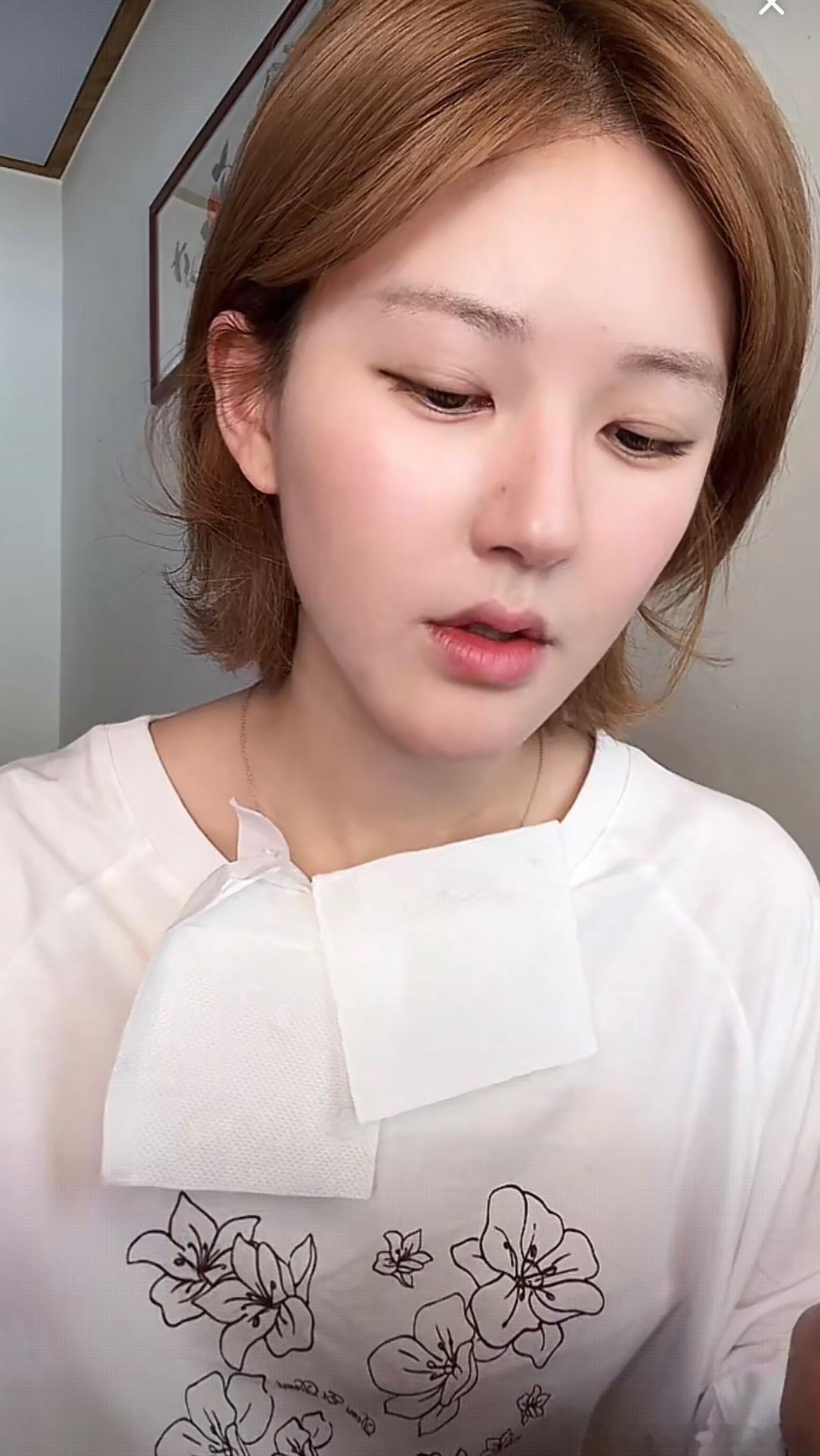 赵露思直播刚打开🫘音，就给我推了赵露思的直播，标题言简意赅，“没疯，谢谢”，在