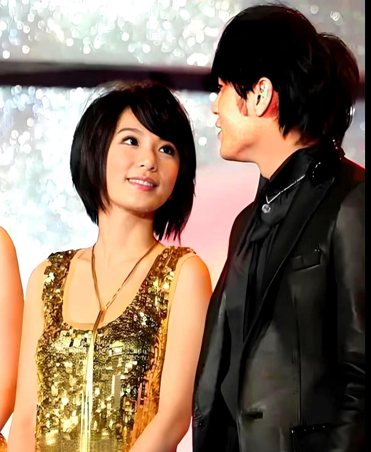 嗑周杰伦田馥甄CP的人，这次真的嗑错了。
 
前段时间33分钟考古视频爆火，网友