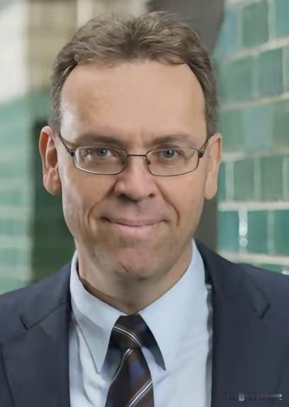 德国专家戳破真相：美国处处躲着中国，终于承认 “管不住” 了！
​要知道，美国突