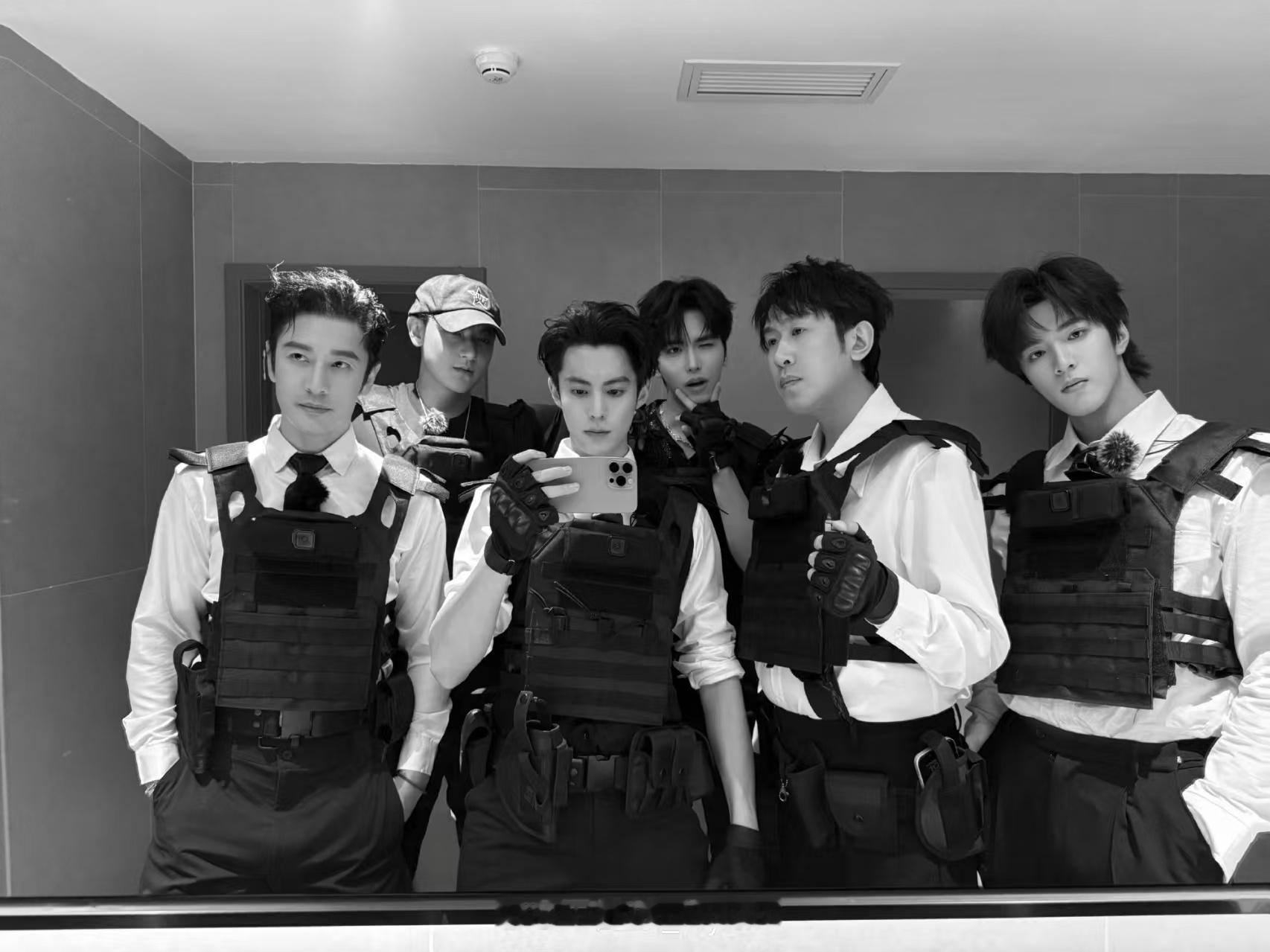 王鹤棣说8000破王鹤棣晒宇宙闪烁请注意合照王鹤棣晒宇宙闪烁请注意合照，说800