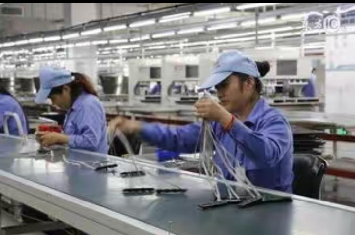 欧盟中国委员会发声：
希望实行12小时两班倒的企业全部整改。熬12小时两班倒连轴