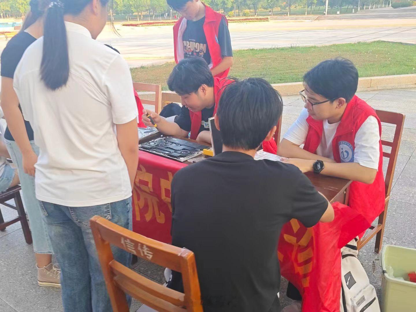 2026年7月24日，实践队走进日照东港区老年大学，将服务聚焦老年群体。针对老人