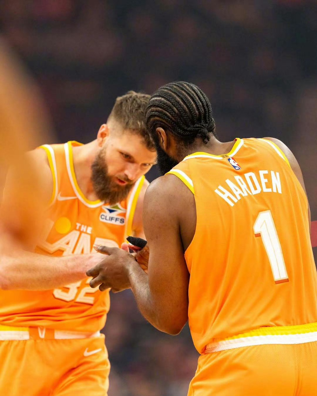握握手🤝好朋友🧑🤝🧑克利夫兰骑士骑士nba季后赛nba米切尔哈登