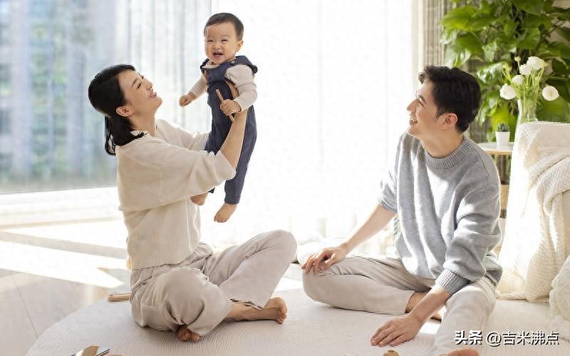 孩子的长大钱和爱到底怎么摆
好多大人都在想孩子将来要好,钱和爱哪个重要,这是一个