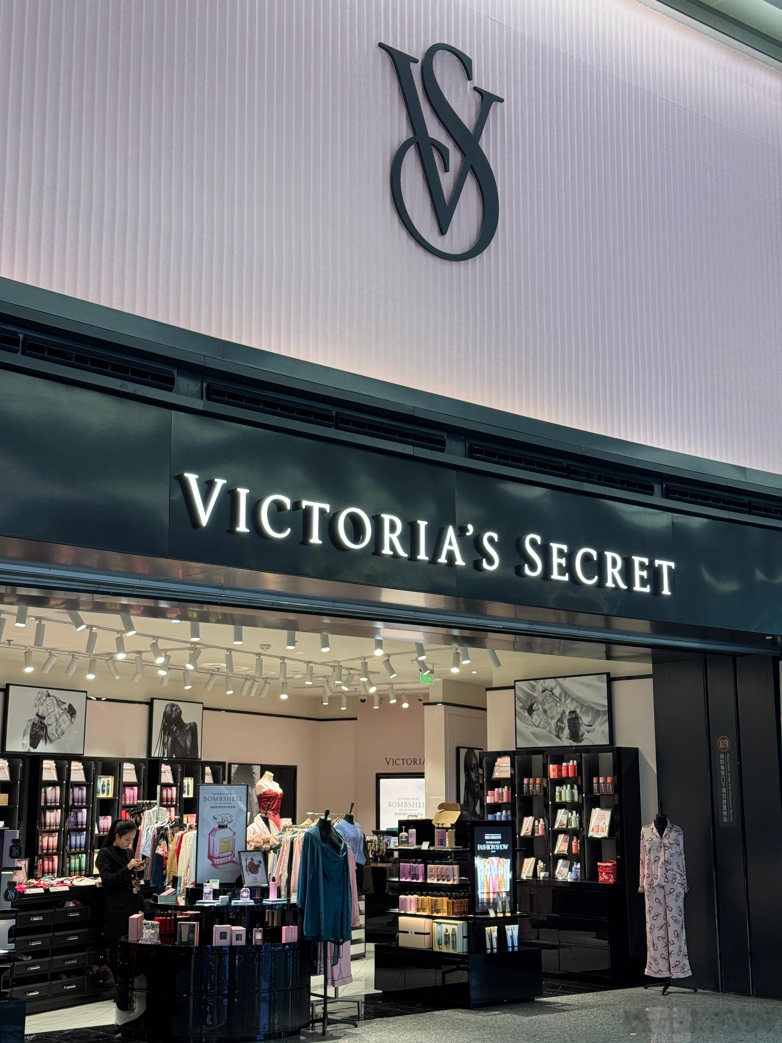 赶飞机晚了点捞起洗漱用品就在机场解决了今天是美帝的787起飞前批判一下 杭州·杭