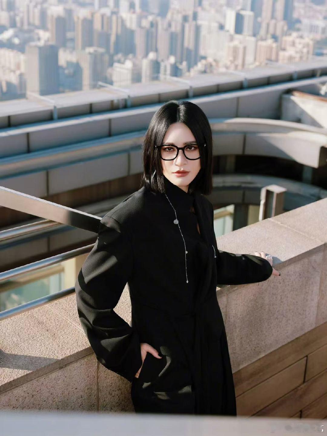 声鸣远扬上班直播声鸣远扬直播声鸣远扬 2025 上班直播火热开播！尚雯婕首席评审