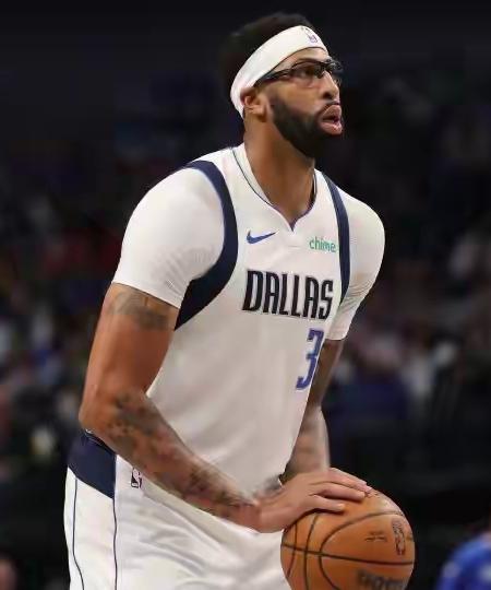 弗拉格：眉哥，我不喜欢打这个位置
浓眉：嘘，别说出来
弗拉格：为啥？这样我发挥不