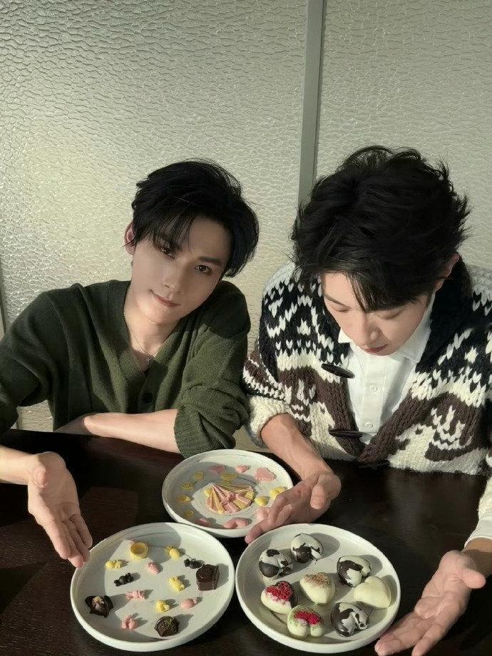 江衡李沛恩一起过情人节 江衡李沛恩情人节营业 哇！ 江衡李沛恩一起过情人节 