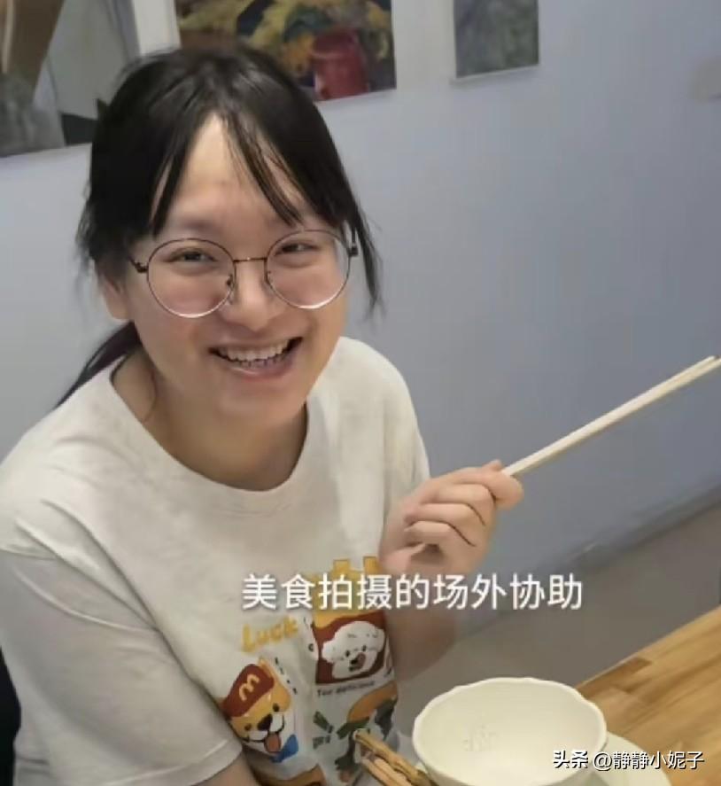 奕姐家租房子，还请两个保姆，坚持不找月嫂，网友吐槽：都端着 太难受，奶奶和姥姥都