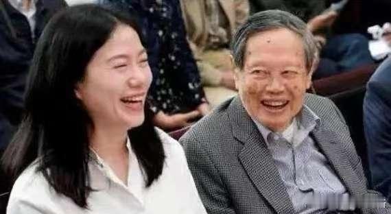 杨振宁曾坦言，与年轻的翁帆结婚，最深的感受是“生命在某种方式上被延长”。这位享年