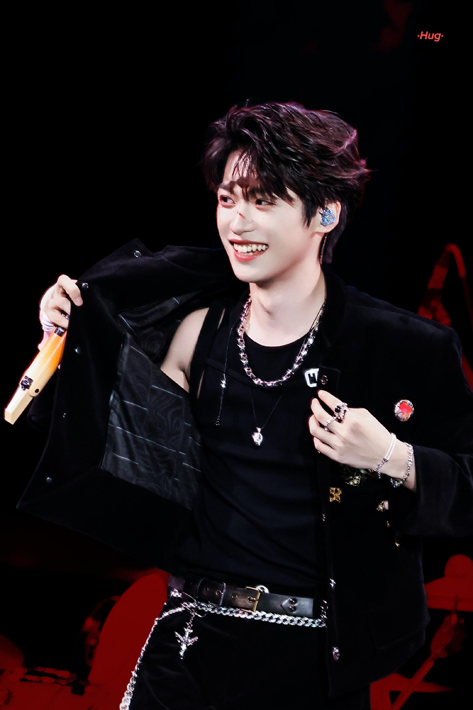 🔮 “当我抬头仰望原本漆黑的星空 是你的出现让它变得如此令人心动”