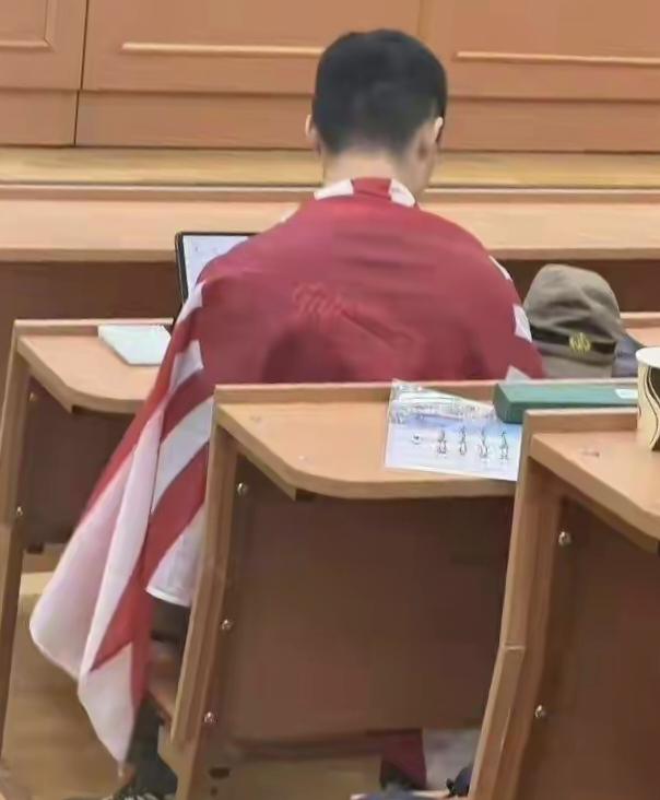 这两天有个事我刷到挺难受。
★10月14日，莫斯科国立大学历史系中国留学生陈宇昕