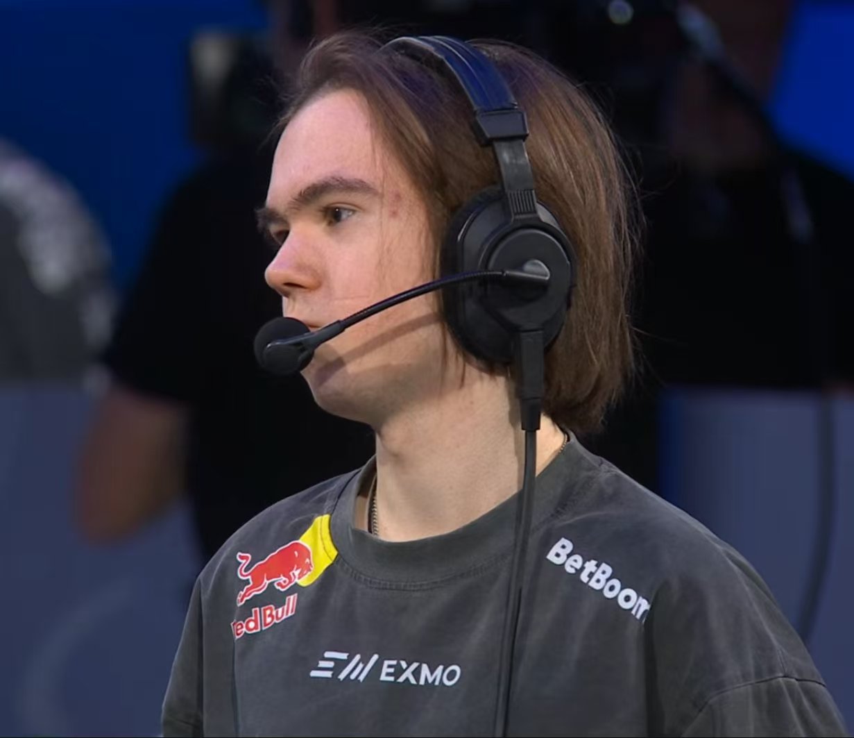 donk：队伍内部没有一个统一指挥，有时候打的不像个团队