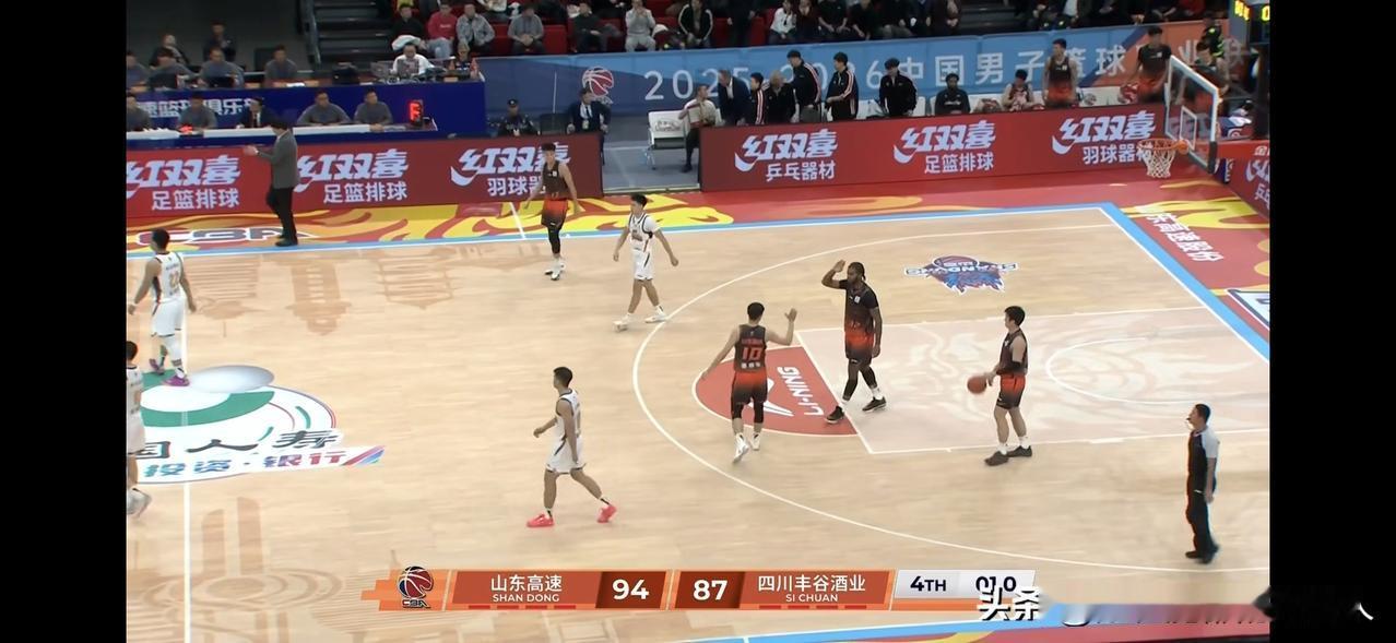 尴尬的主场开门红！丢人现眼的一场险胜！这就是高速男篮主场迎战四川的真实写照！
本