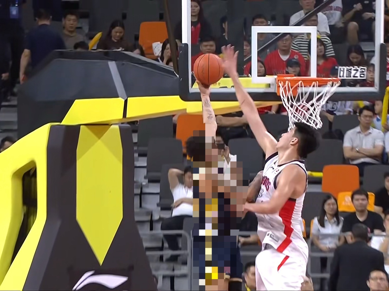 你这扇的哪是球啊明明是某人的脸啊 