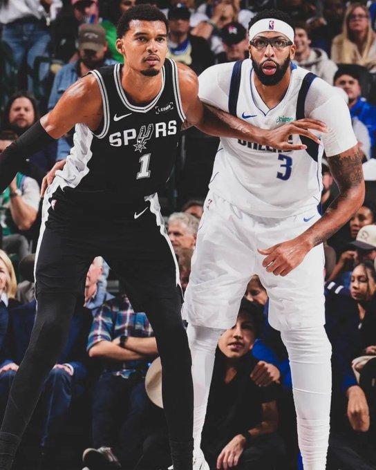 浓眉戴维斯谈到文班亚马，称他发育的比他更厉害了。
    戴维斯说：“文班亚马这