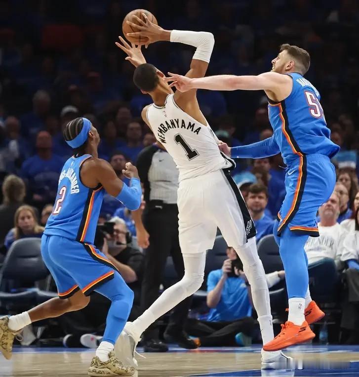不出意外，NBA本赛季3支球队夺冠概率大致如下:
 
一、雷霆夺冠概率60%
西