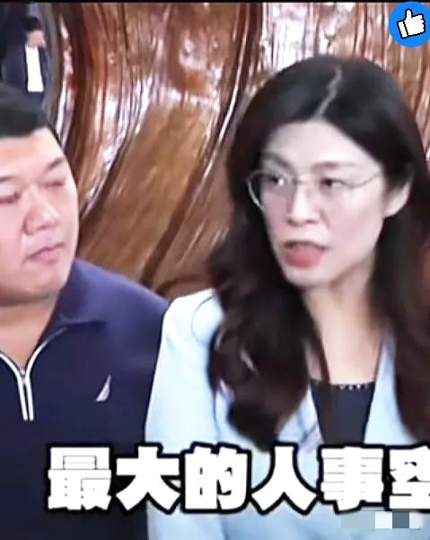 郑丽文这哪是要忙了，分明是刚上任就被扔了个“烫手山芋”！

朱立伦带着211号人