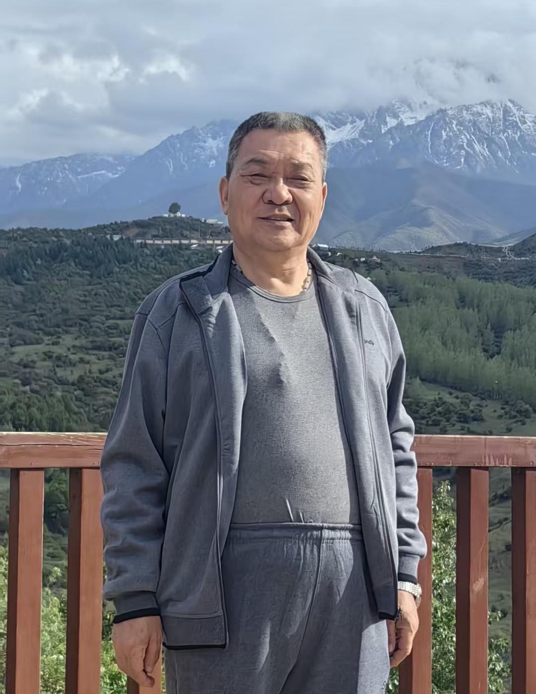 从欧洲基地跨区奔袭的F-15E战斗轰炸机组，挂着钻地弹直奔约旦前沿基地，专门盯着
