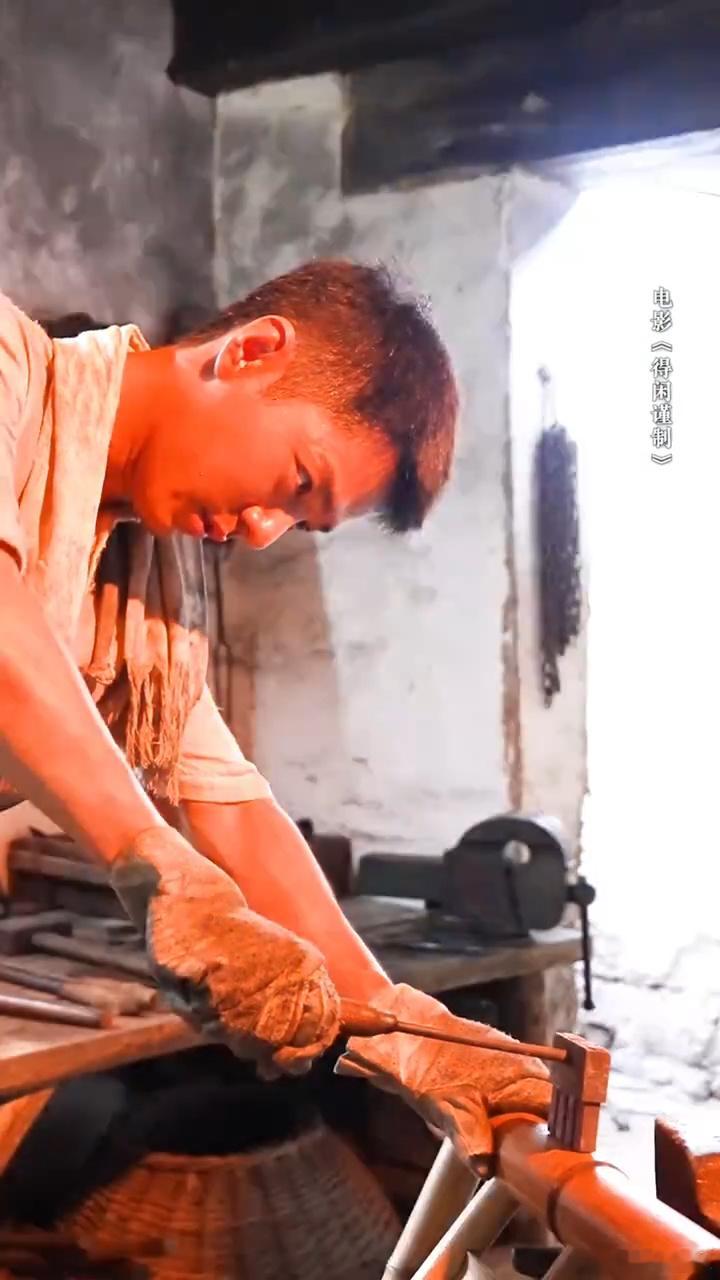 肖战寸头限时返场肖战寸头限时返场肖战莫得闲寸头电影得闲谨制定档