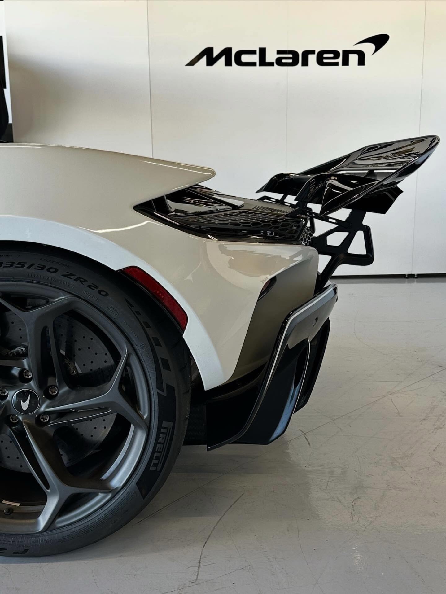 在银石赛道上的McLaren W1 🇬🇧.迈凯伦w1豪车超跑car时尚