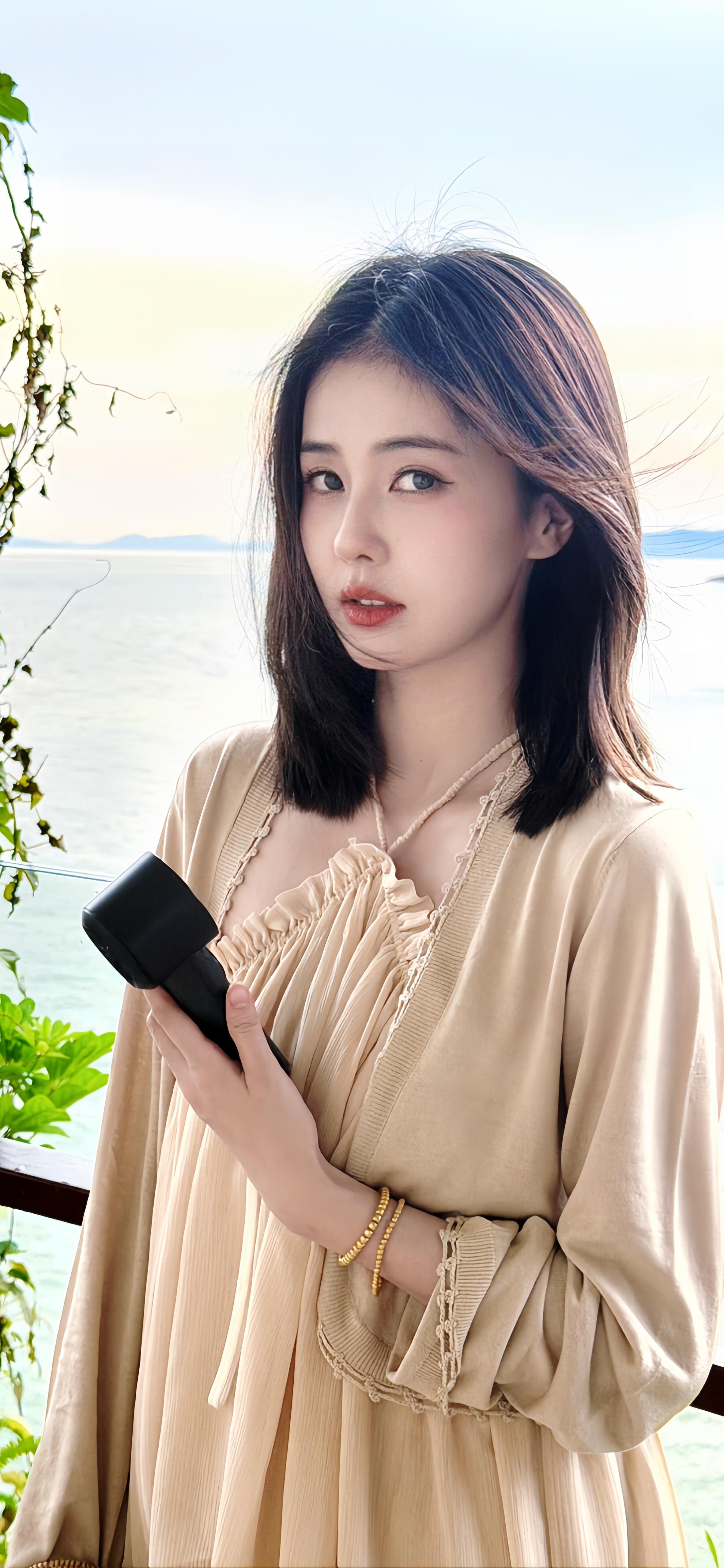 白鹿回应膝盖受伤白鹿说膝盖没事平安送达！白鹿回应膝盖受伤，称只是小磕小碰不必紧张