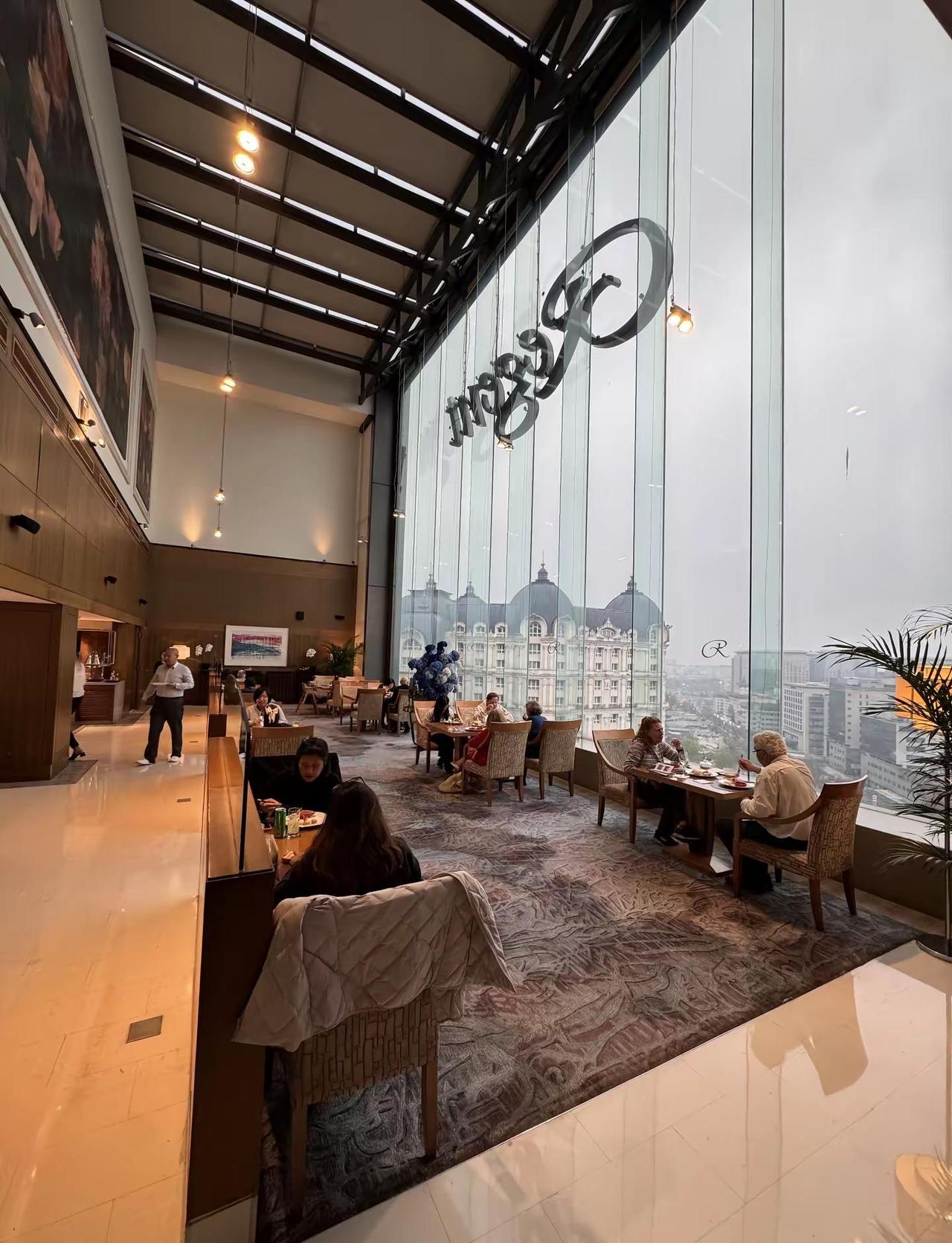 北京到周末终于天晴了 白天的温度可以穿短袖，柳絮满天飞，过敏性鼻炎的小伙伴有罪受