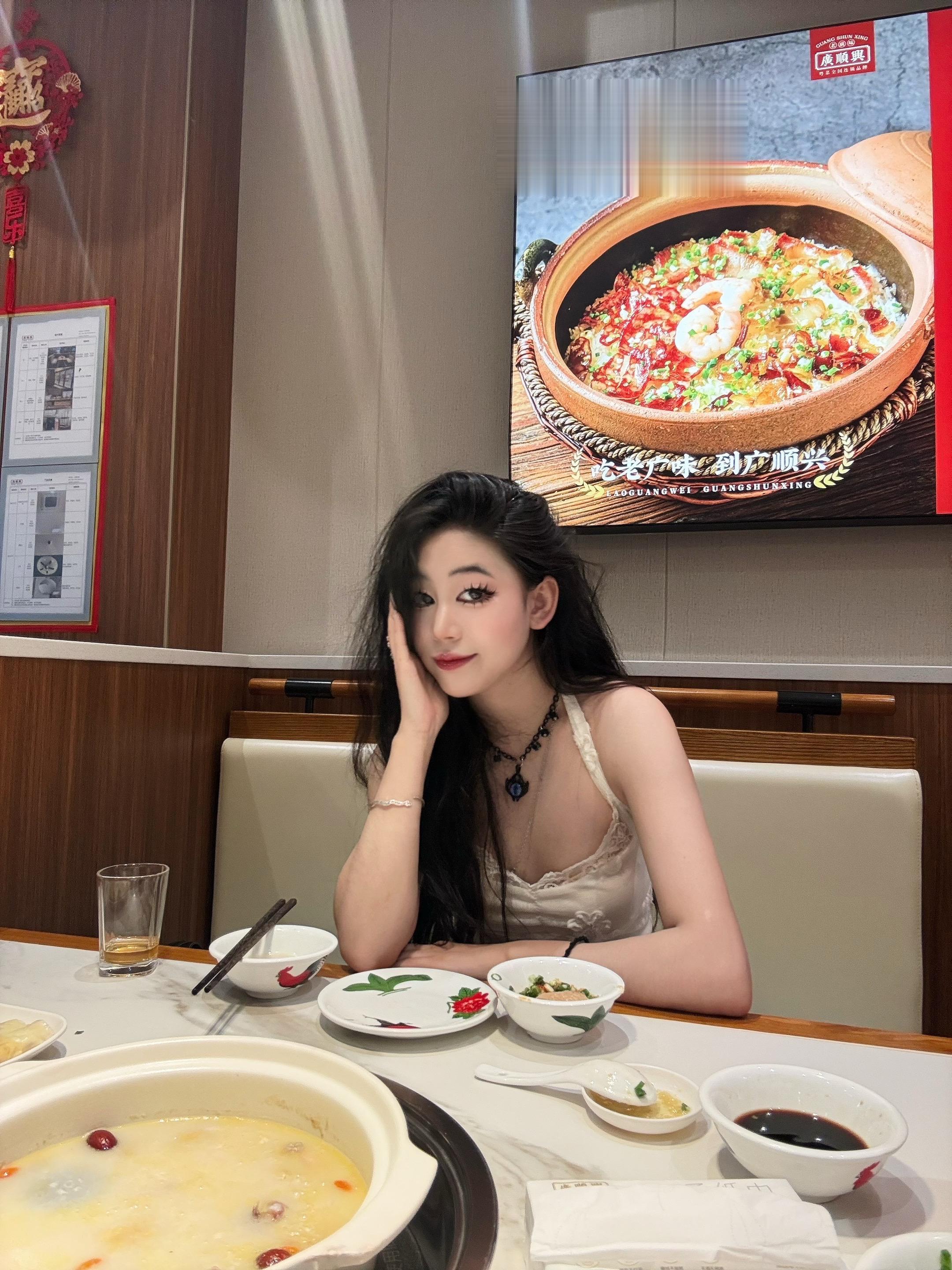 男孩你放心睡吧 我爱你 你什么样我都喜欢你 没钱很正常 你别愧疚 你对...