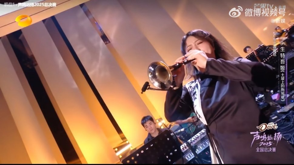 生特吾姬的演唱太戳华晨宇了！唢呐一响花花直接笑眼放光，民族元素拉满的舞台完全是他