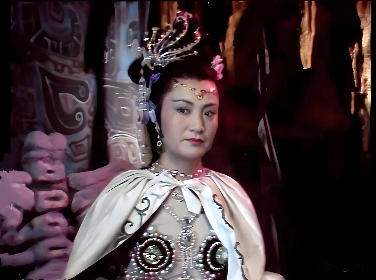 同样是演《西游记》中的“白骨精”，这四位，你喜欢看哪版的？
杨春霞版，韩雪版，安