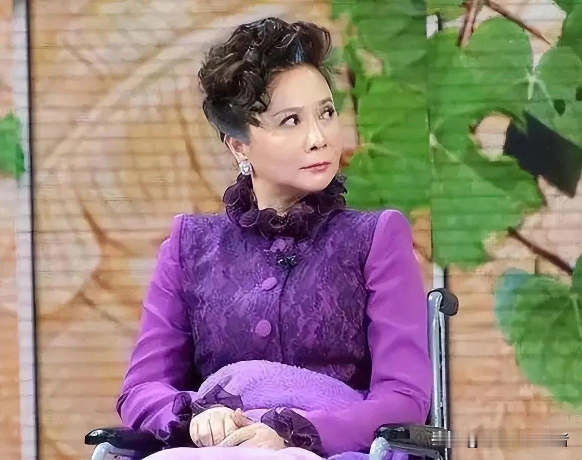 蔡明回归春晚，真是意想不到，这次不知道搭档是谁，老搭档潘长江已经没有机会回归了