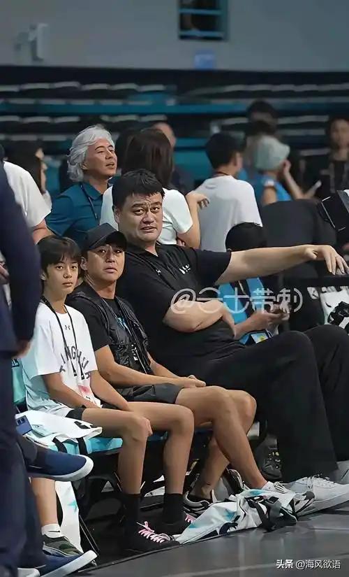 邓超带儿子看NBA登热搜！等等神似孙俪上热搜，干饭名场面笑翻全网
6月14日NB