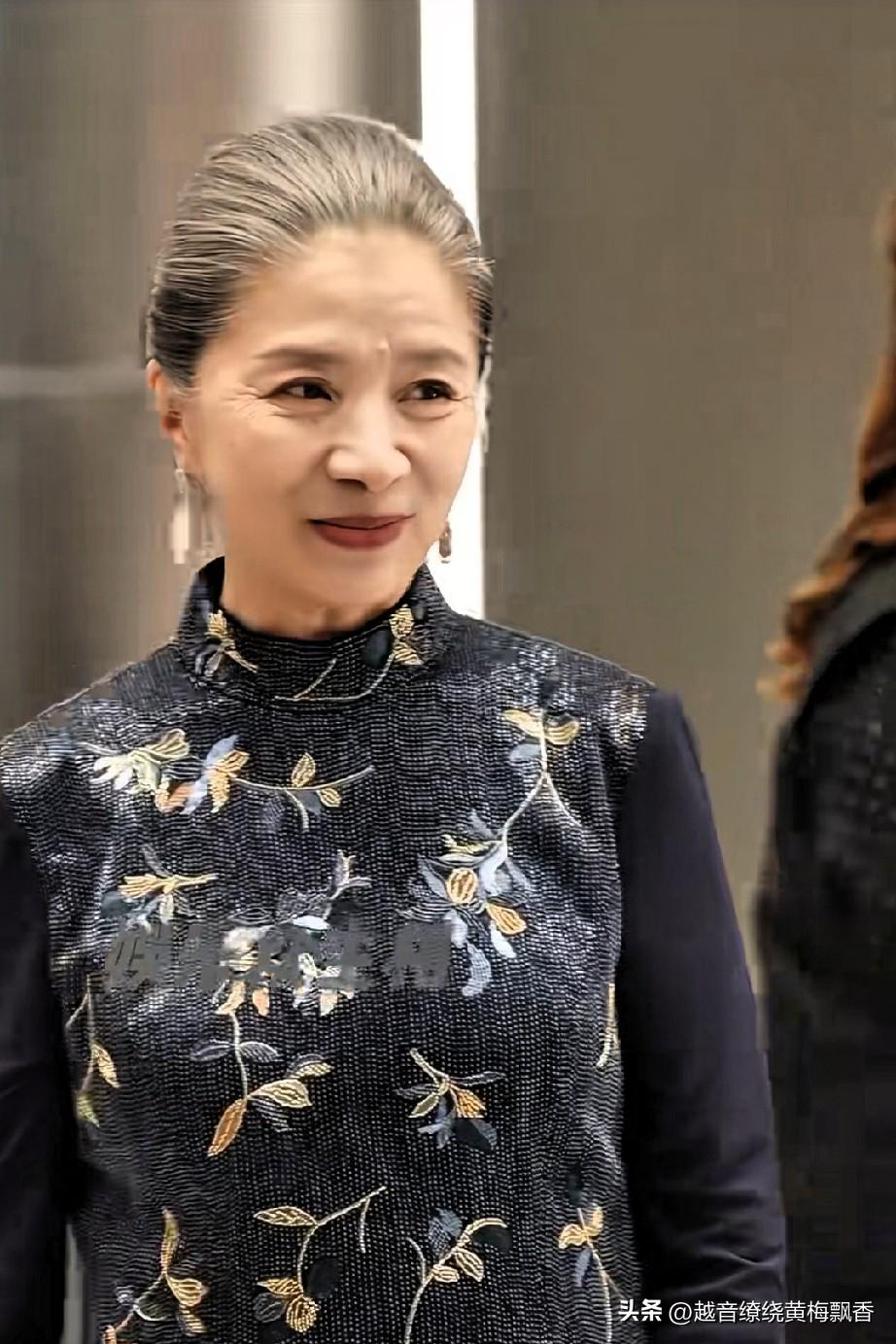 演员迟蓬凭借《生万物》里“大脚妈”这一角色，荣获第31届白玉兰奖最佳女配角奖，此