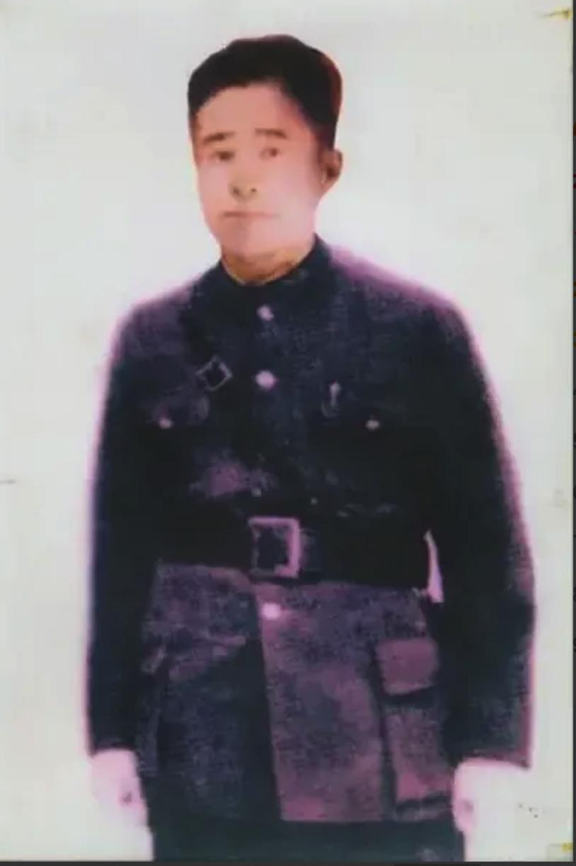 1937年，淞沪会战中，20岁的小战士王中领，趴在尸堆里4个小时，没专业狙击镜，