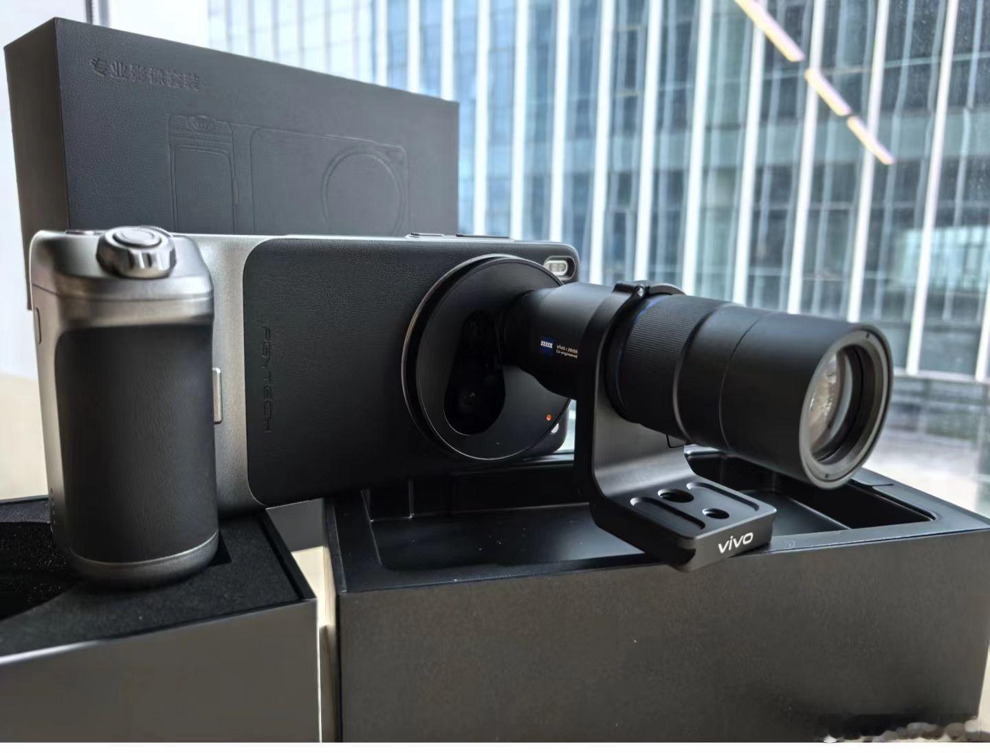 增距镜是出游神器还是累赘 现在大家出门旅游，都追求轻装上阵，相机太重不想带，手机