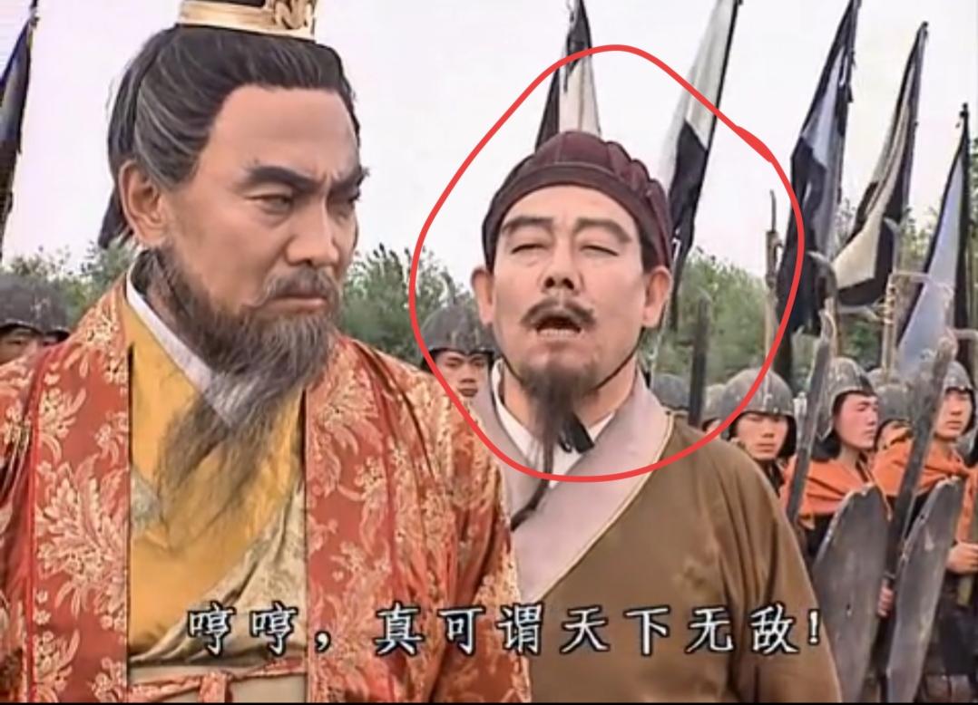 这人表情真逗！这是三国里的哪位人物？你还记得吗？好像有过目不忘之人。[作揖][玫