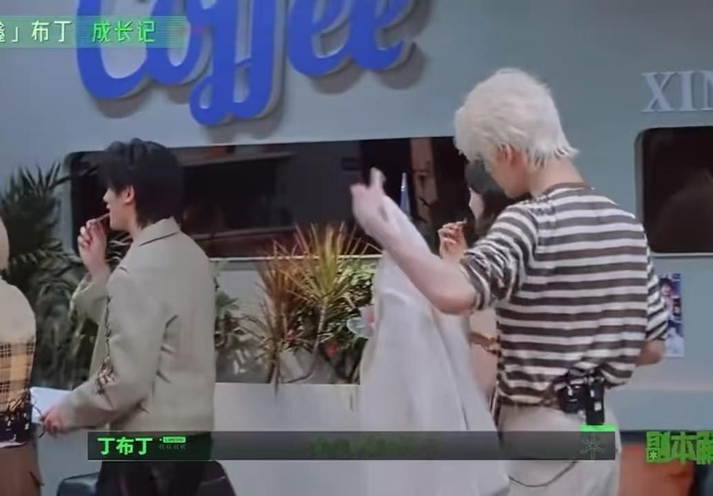 丁程鑫躲周柯宇怀里丁程鑫安慰孙千开始推理吧强弱不同的场景体验，让嘉宾呈现出多样状