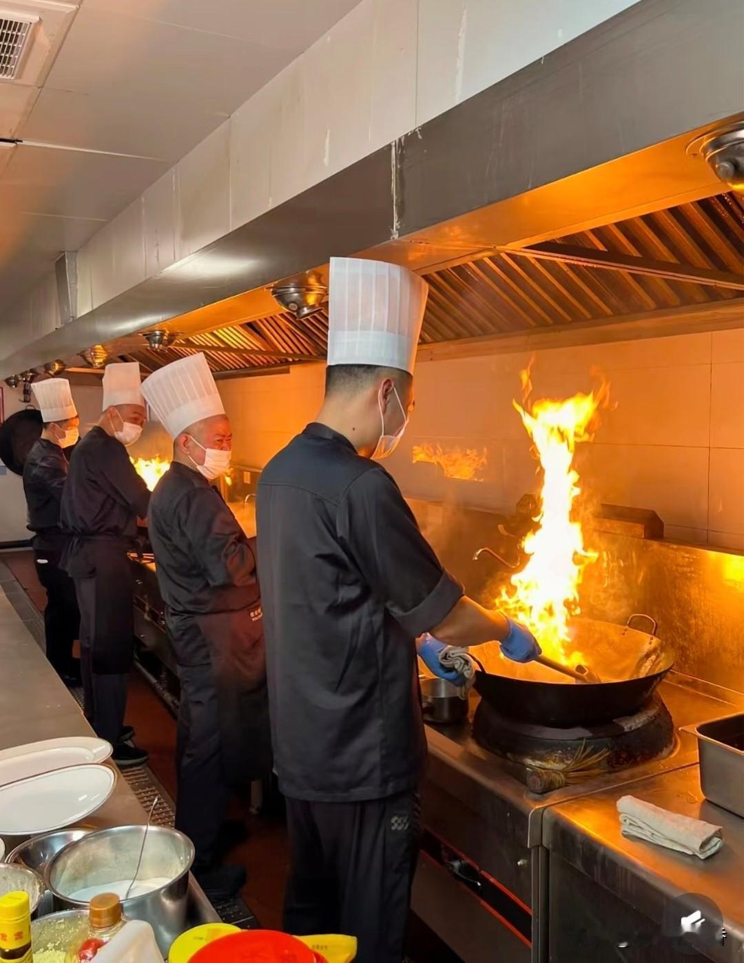 正式落地！
中烹协“中国烹饪大师”
全部失效，餐饮虚名迎来大清理…
 
中国烹饪