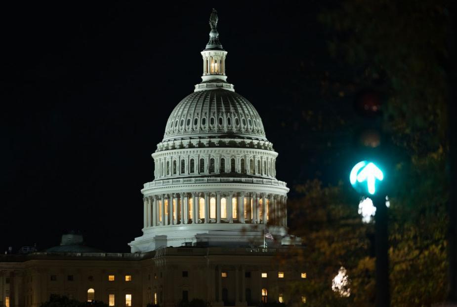 美两党联手拦战！议员提交议案，阻止特朗普未经批准对委动武
 
据路透社12月3日