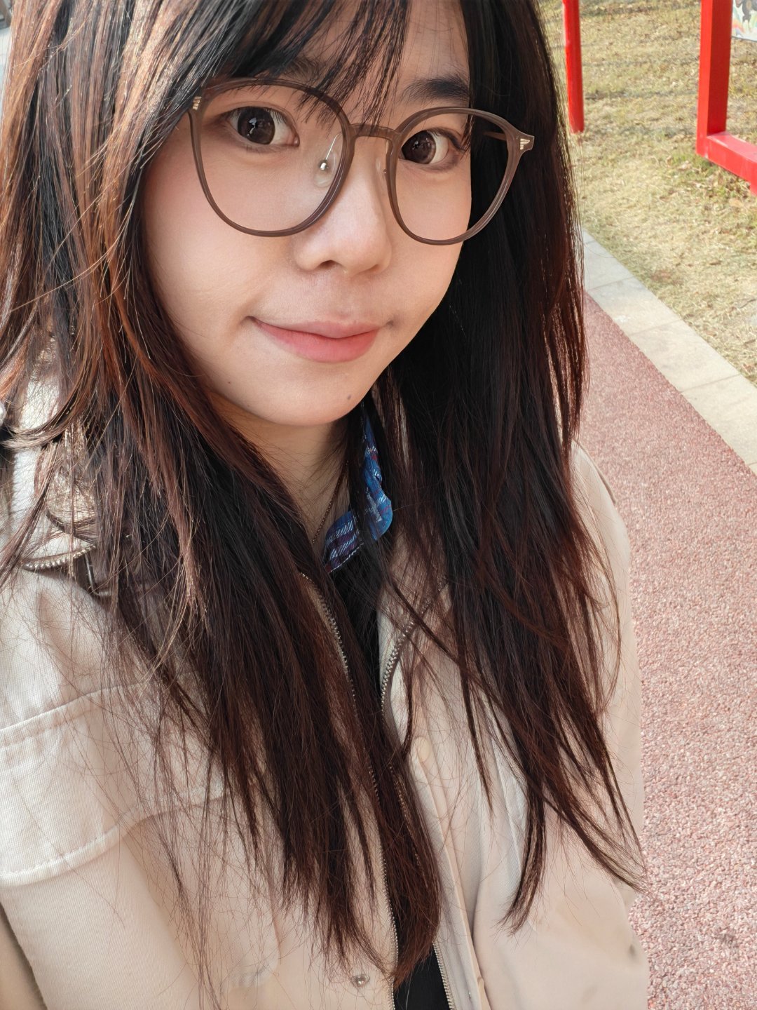 我一直以为配眼镜是看度数和散光定价的，度数越高、散光越重，价格自然越贵。可我实在