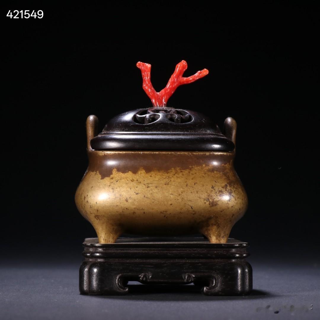 旧藏 铜造冲天耳香薰炉。
规格-高10.3cm 宽7cm 重390g