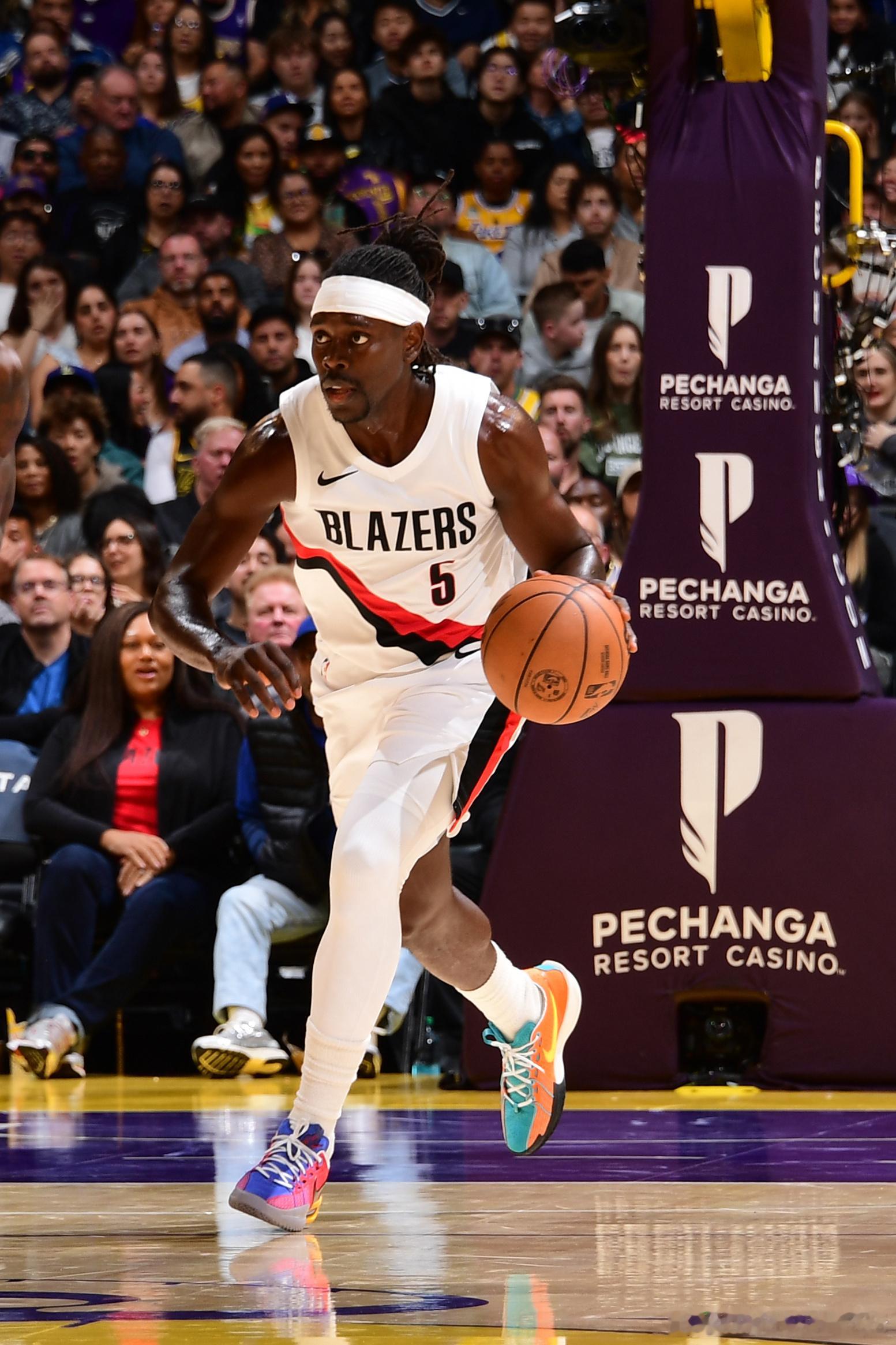 杰夫蒂格在自己的播客节目中谈到霍勒迪：“我刚刚弄清楚了，朱-霍勒迪要去休斯顿了，