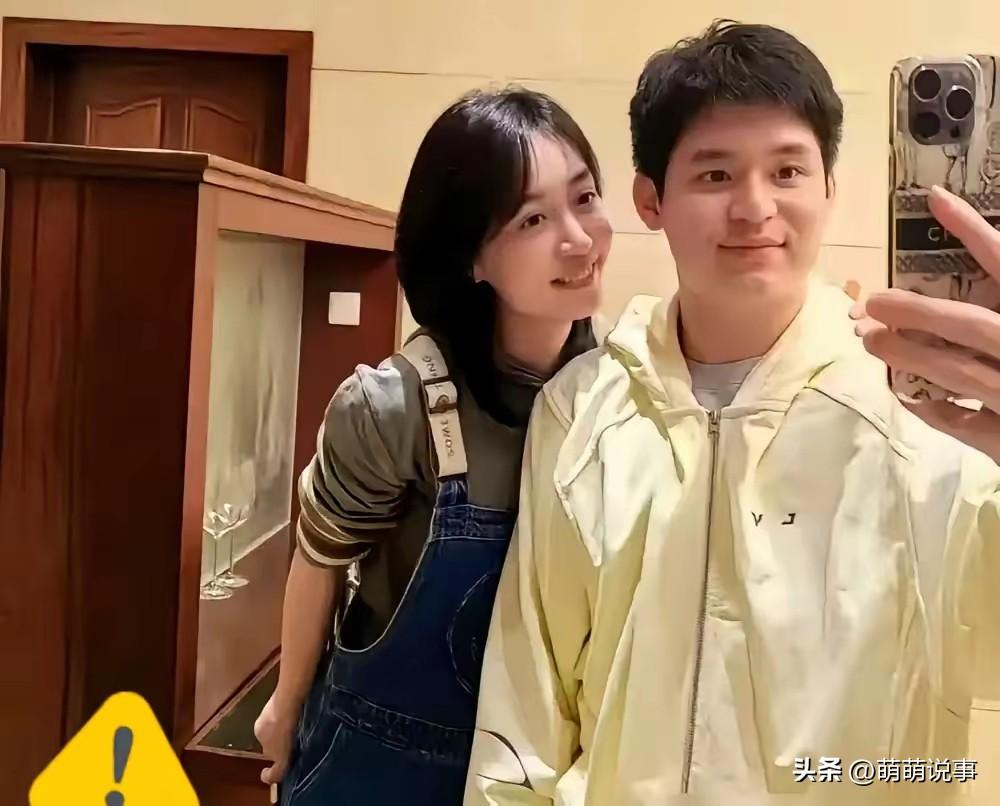 林诗栋回海南，关艳抱住他掉泪了。

不是因为拿了什么大满贯

也不是因为又冲上世